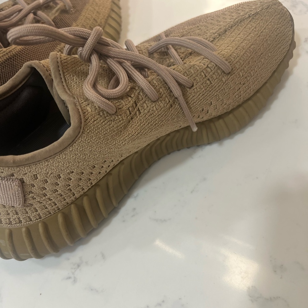 Yeezy like new shoes women/men